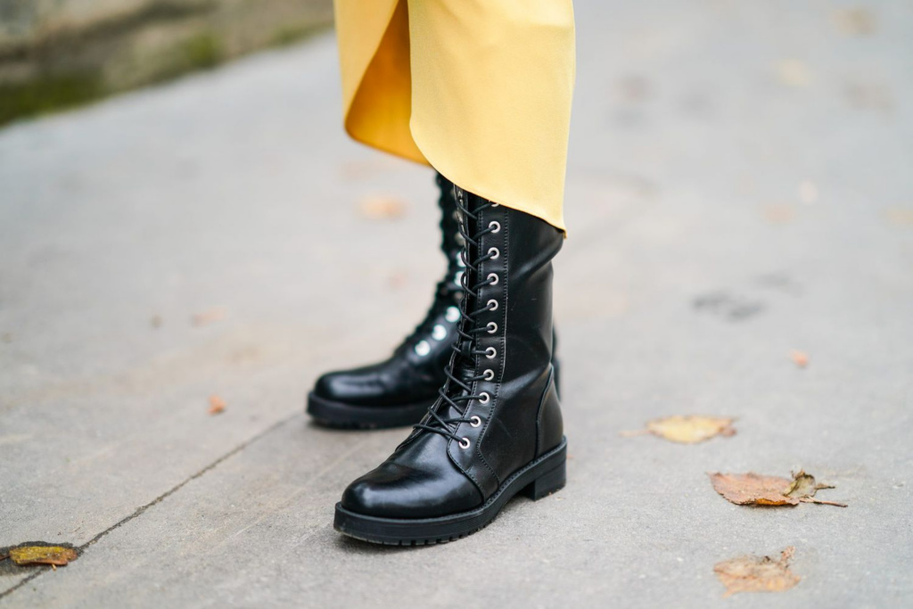 A Comprehensive Guide to Choosing the Perfect Outfit for Different Shoe Styles - From Sneakers to Boots 3 Boots