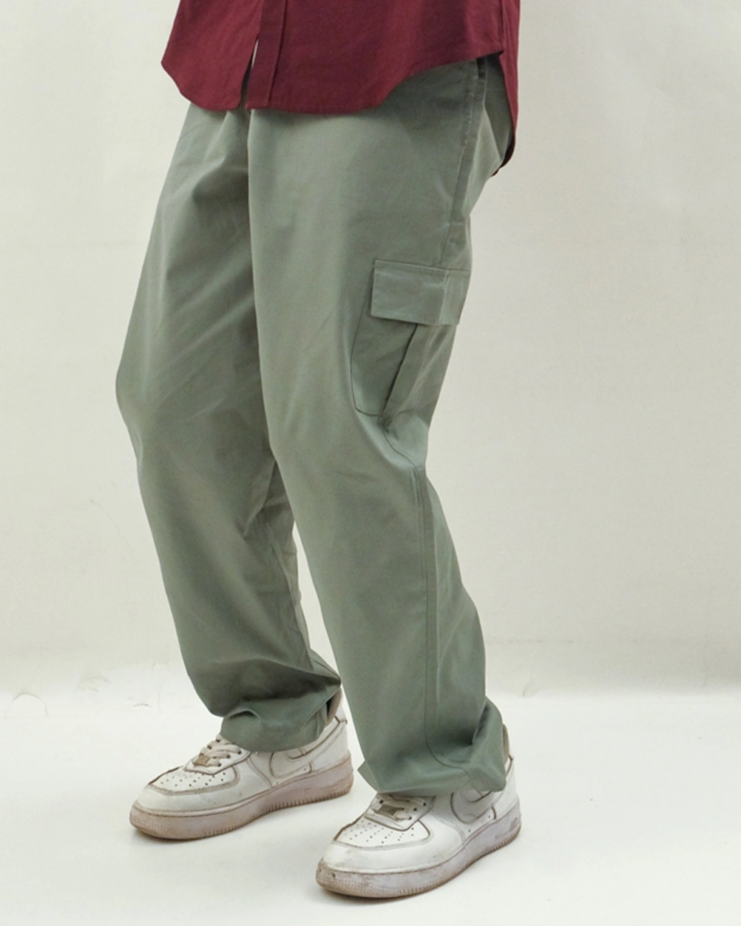 Cargo pants outfit hot sale ideas men