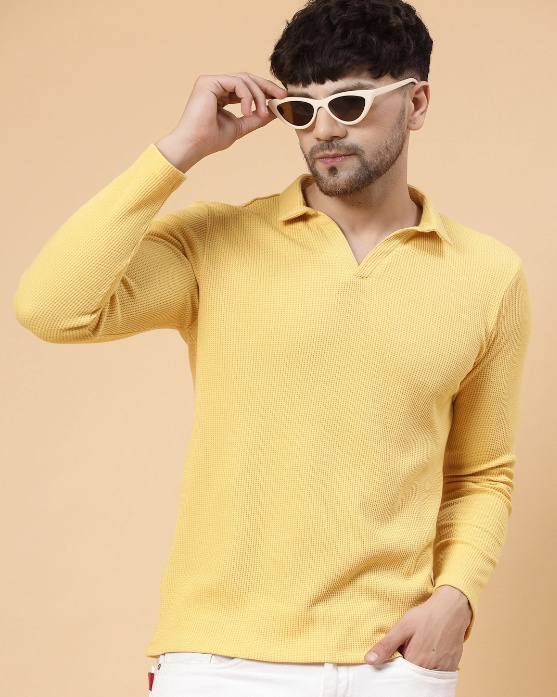 model wearing Yellow T-shirt Combination.