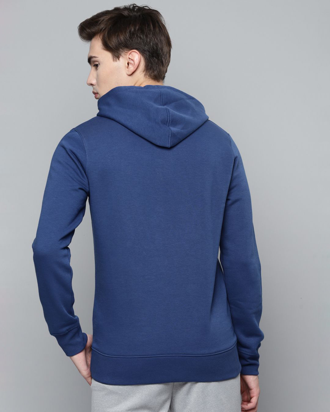 Shop Men Blue Color Block Slim Fit Sweatshirt-Back