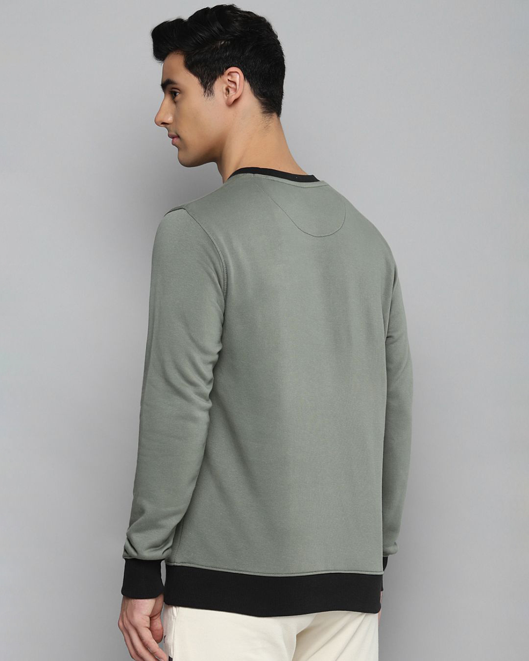 Shop Men Green Printed Slim Fit Sweatshirt-Back