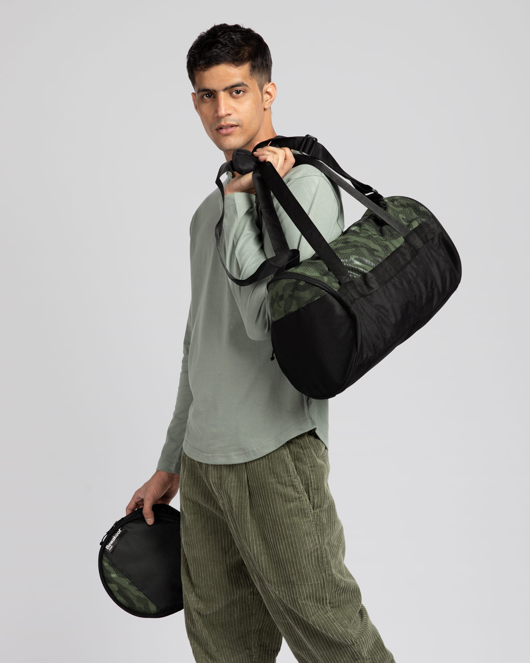 bewakoof duffle bag