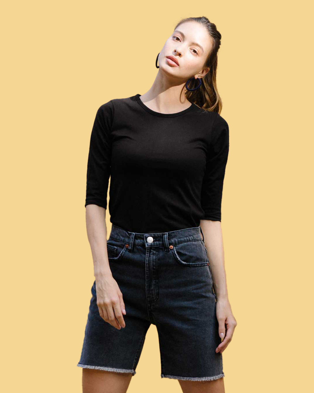 black tshirt women