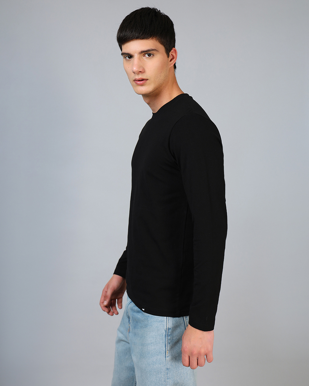 Buy Plain Black Solid Regular Fit Men's T-shirt Online at Bewakoof