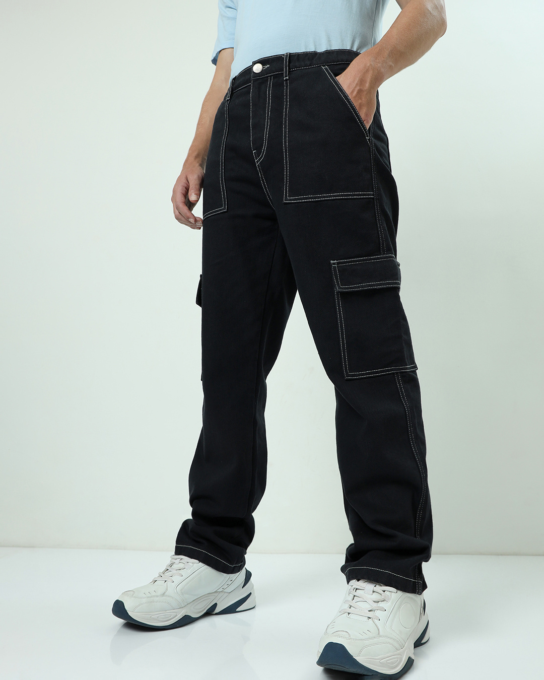 Buy Men's Black Relaxed Fit Cargo Jeans Online at Bewakoof