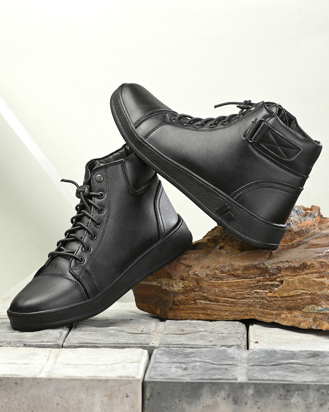 Buy Men's Black Boots Online in India at Bewakoof