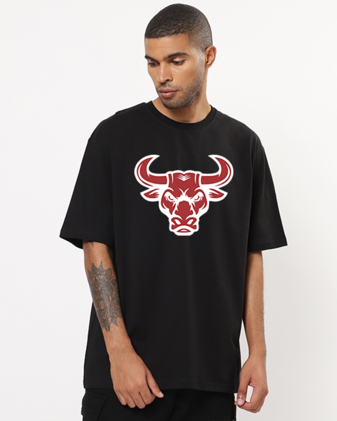 Buy Men's Black Bull Graphic Printed Oversized T-shirt Online at Bewakoof