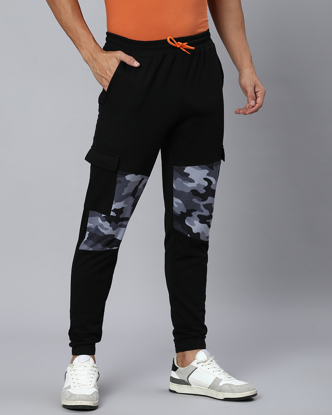 Buy Men's Black Camouflage Printed Cargo Joggers Online at Bewakoof