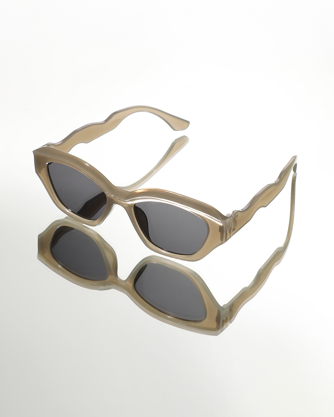 Shop Men's Black Cateye Polarised Lens Sunglasses-Back
