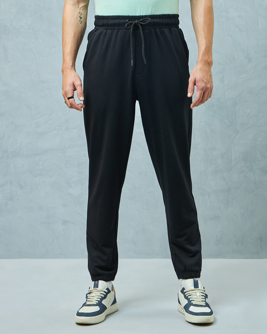 Buy Men's Black Oversized Joggers Online at Bewakoof