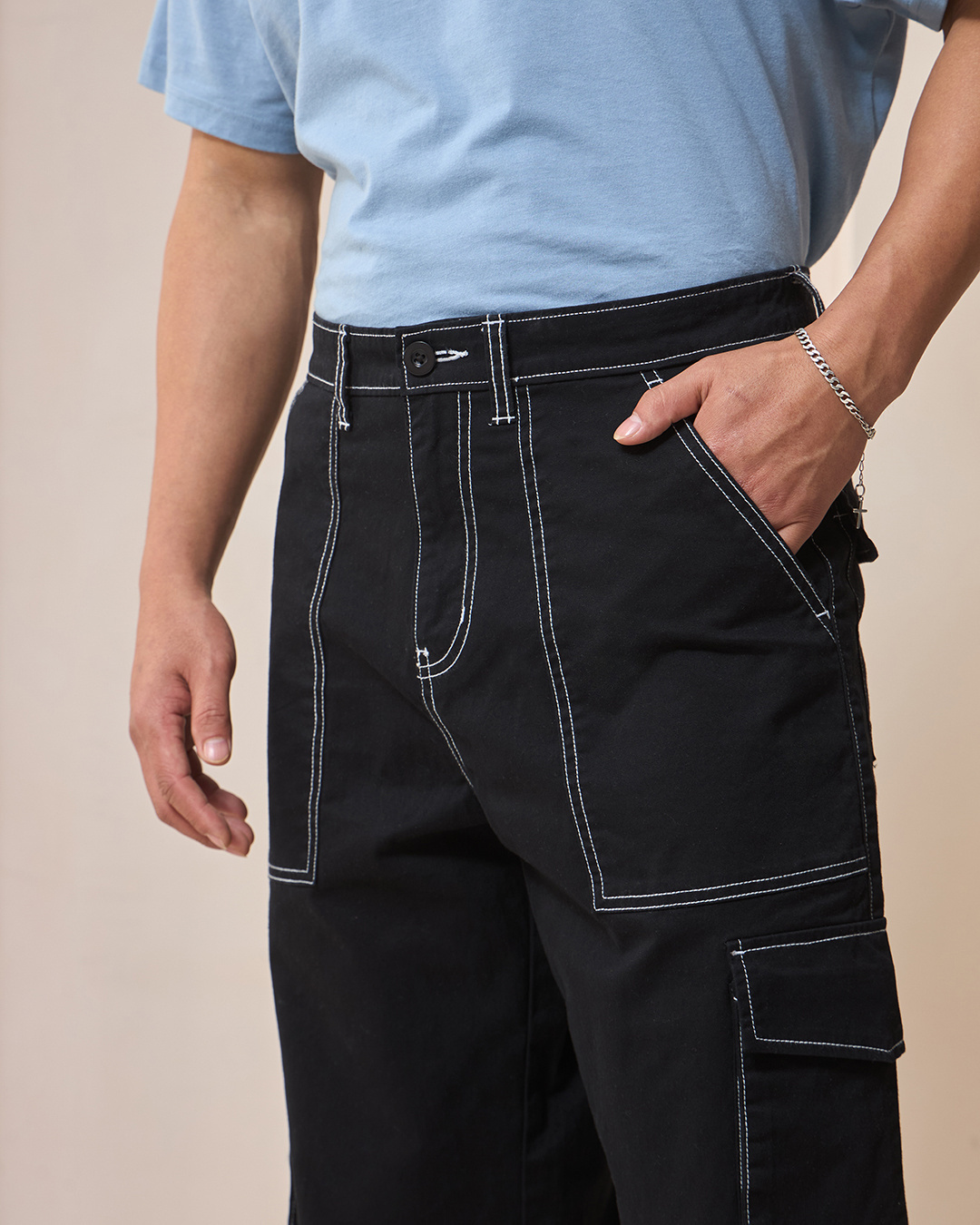 Buy Men's Black Oversized Cargo Pants Online at Bewakoof