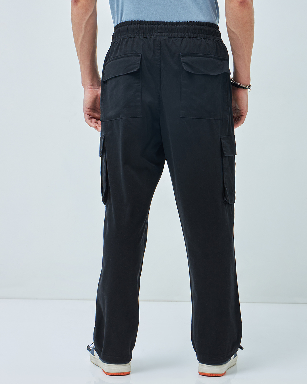 Buy Men's Black Oversized Cargo Pants Online at Bewakoof