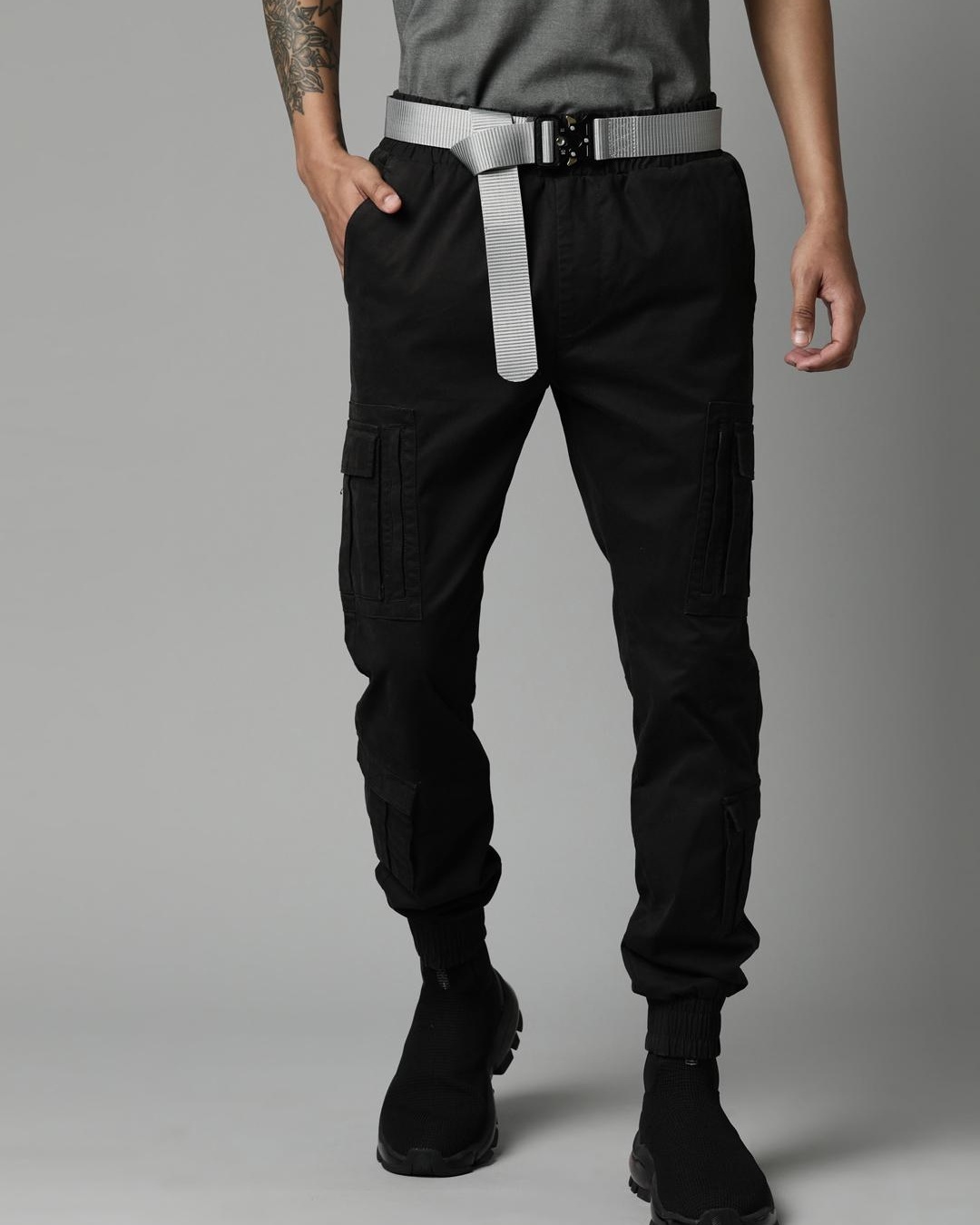 Buy Men's Black Slim Fit Cargo Trousers Online at Bewakoof