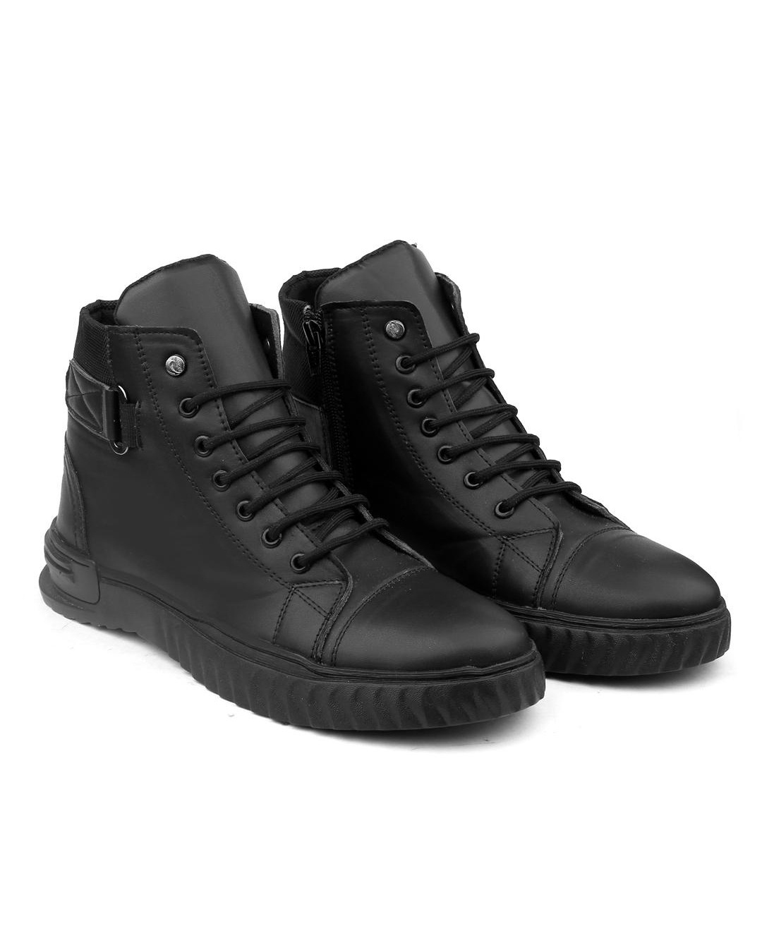 Buy Men's Black Sneakers Online in India at Bewakoof