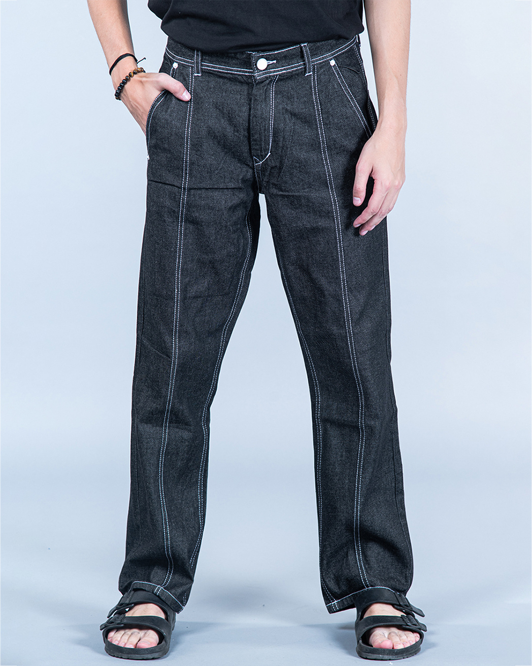 Buy Men's Black Straight Fit Jeans Online at Bewakoof