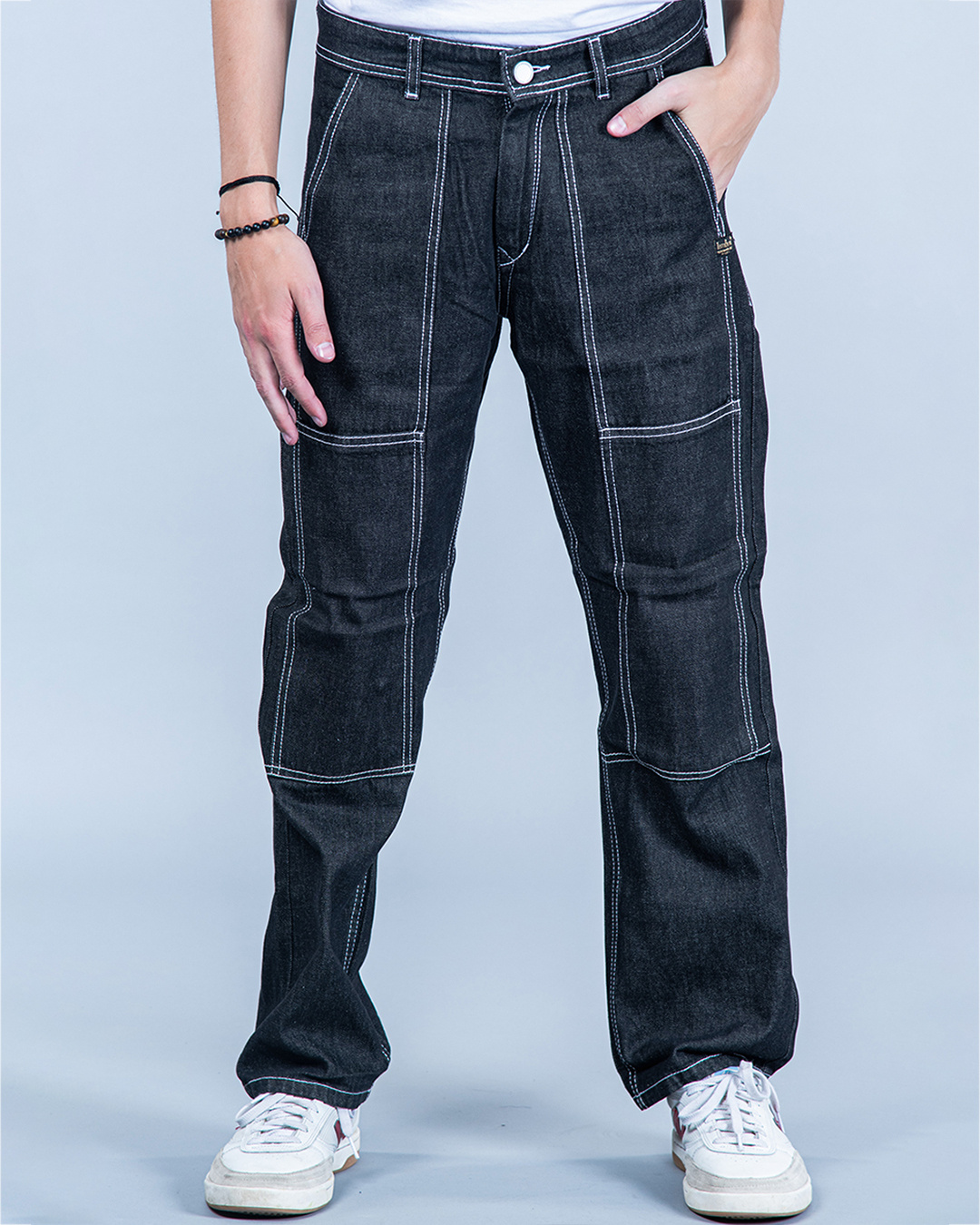 Buy Men's Black Straight Fit Jeans Online at Bewakoof