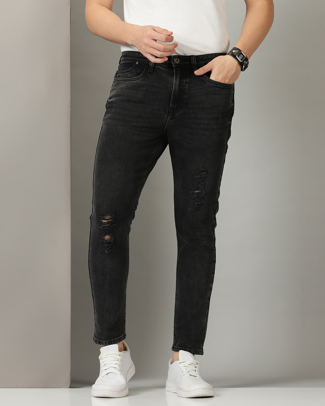 Buy Men's Black Washed Distressed Jeans Online at Bewakoof