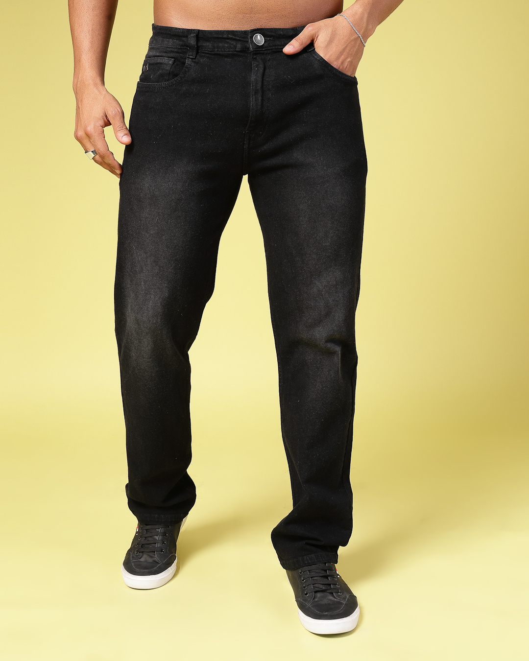 Buy Men's Black Washed Straight Fit Jeans Online at Bewakoof