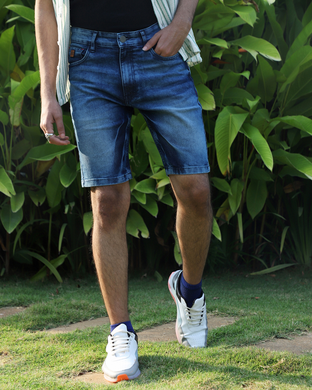 Buy Men's Blue Contrast Washed Denim Shorts Online at Bewakoof