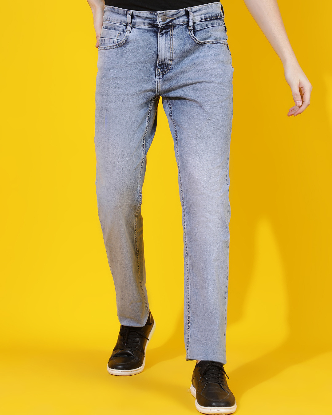 Buy Men's Light Blue Washed Slim Fit Jeans Online at Bewakoof