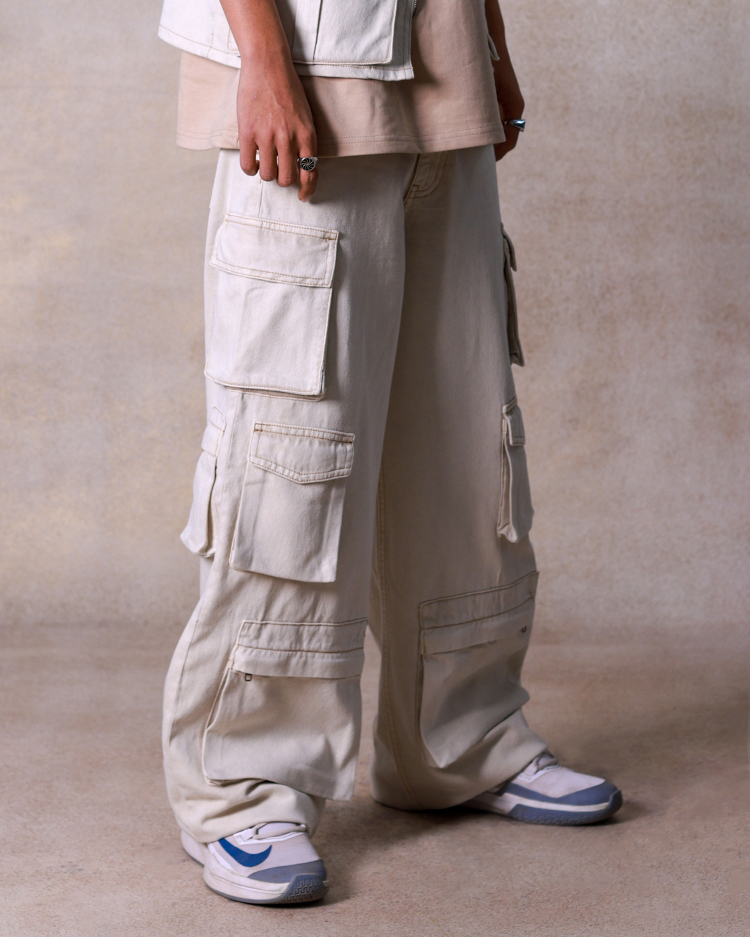 Shop Men's White Baggy Oversized Cargo Jeans-Back