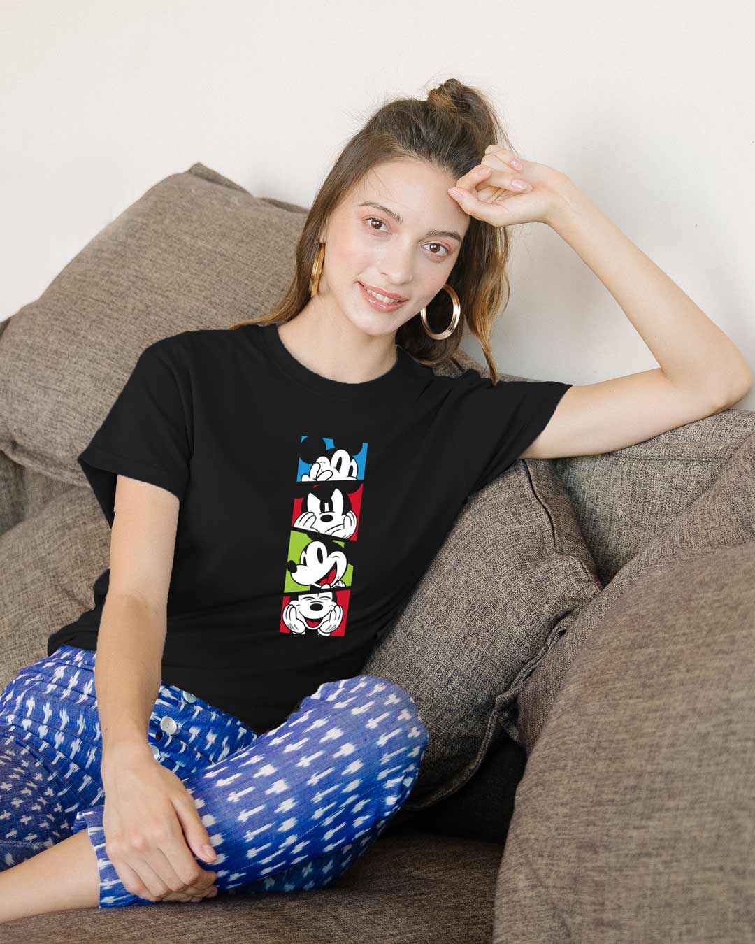 

Mickey Pop Block Boyfriend T-Shirt (DL) Black Women' Printed Boyfriend T-Shirts Bewakoof.com