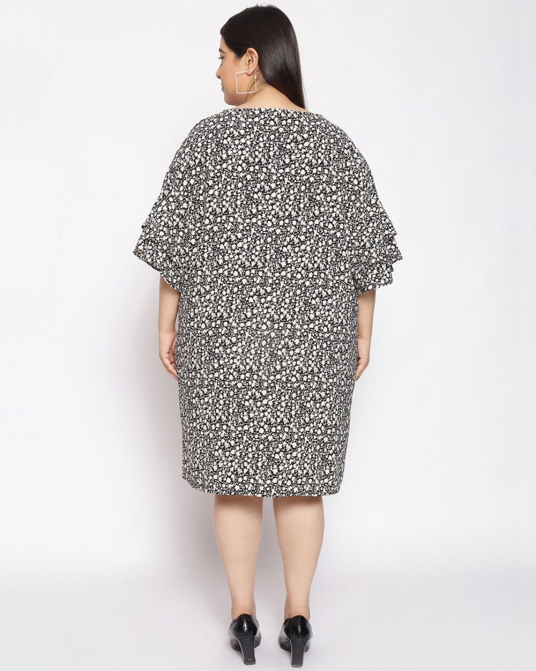 Shop Women's Plus Size Black Floral Print Round Neck Dress-Back