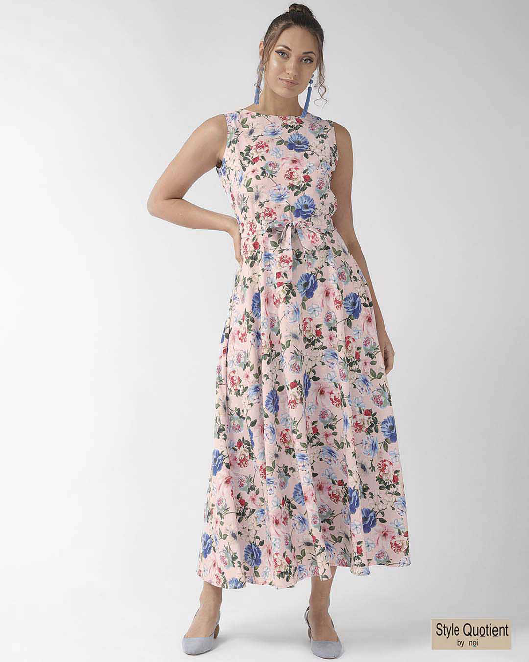 

Style Quotient Women Pink & Blue Floral Print Maxi Dress Style Quotient Women Sleevelss Floral Print Maxi Dress with concealed zip closure and flared hem Comes with a belt Bewakoof.com