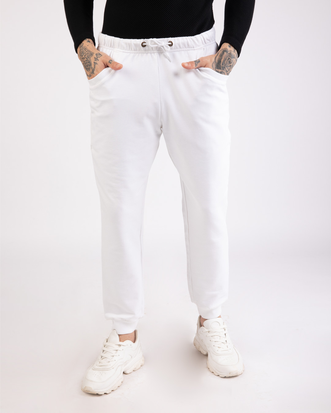 white casual jogger