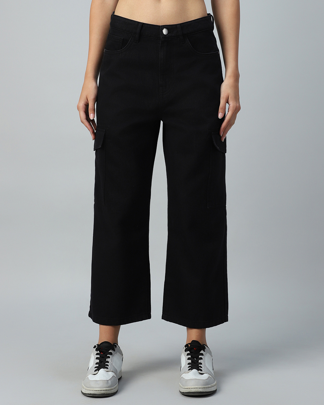 Buy Women's Black Baggy Stright Fit Cropped Cargo Jeans Online at Bewakoof