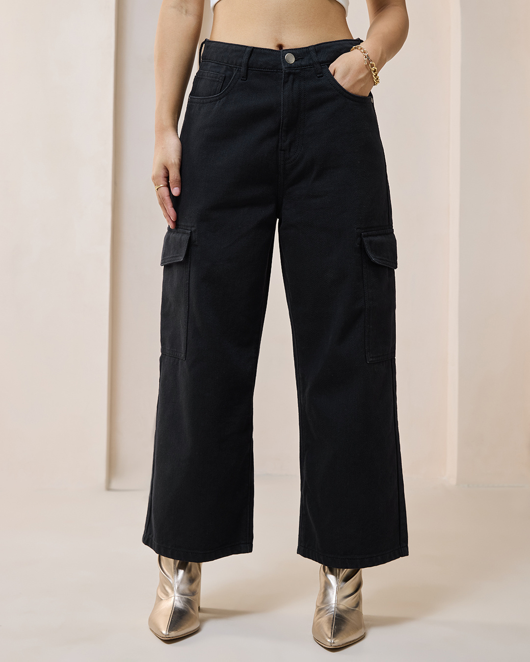 Shop Women's Black Baggy Stright Fit Cropped Cargo Jeans-Back