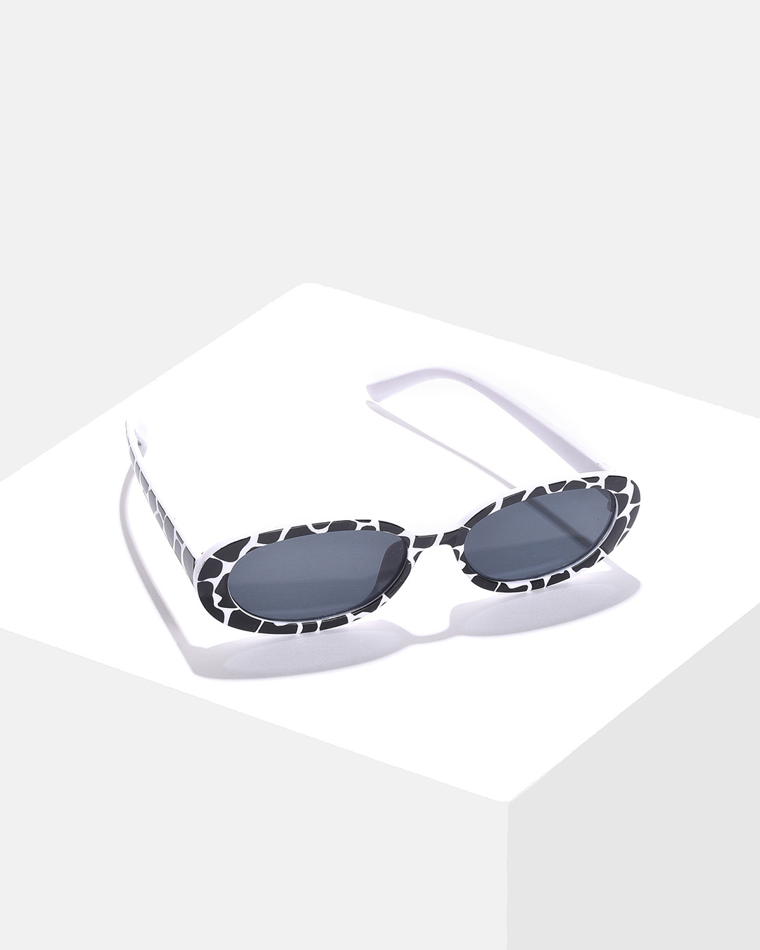 Shop Women's Black Oval UV Protected Lens Sunglasses-Back