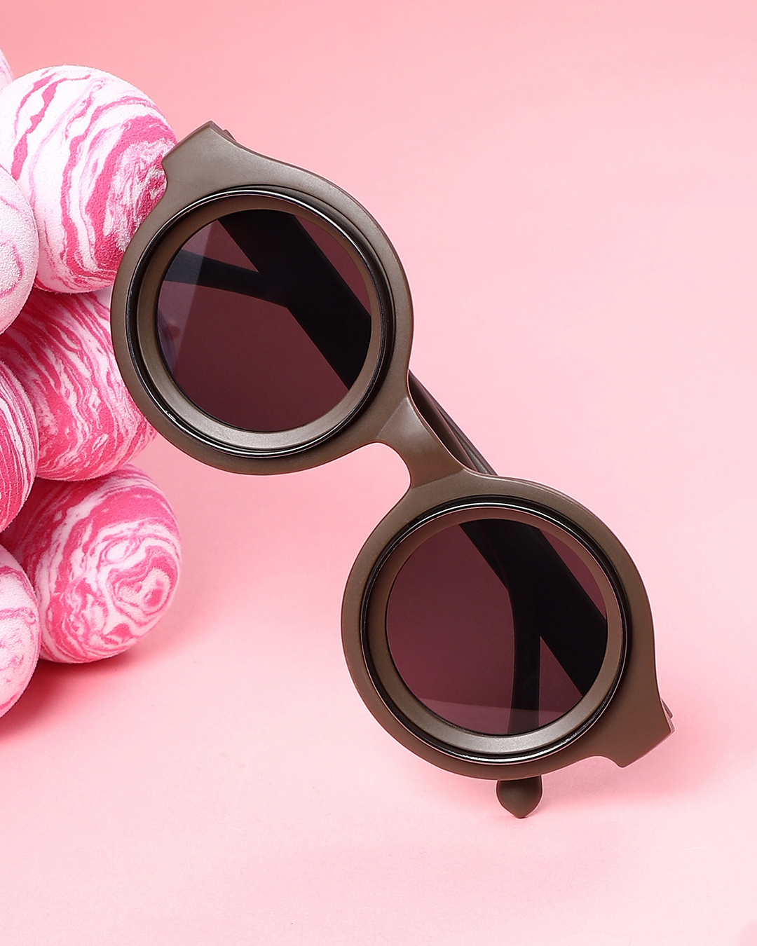 Shop Women's Black Round Polarised Lens Sunglasses-Back