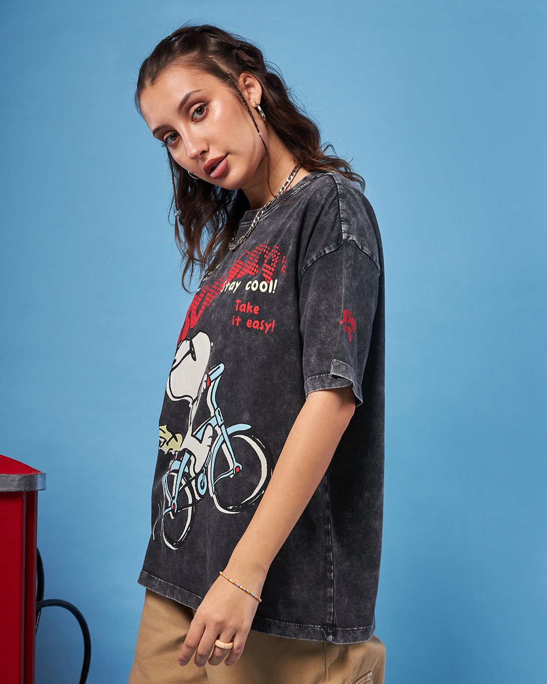 Shop Women's Black Snoopy Cruisin Graphic Printed Oversized Acid Wash T-shirt-Back