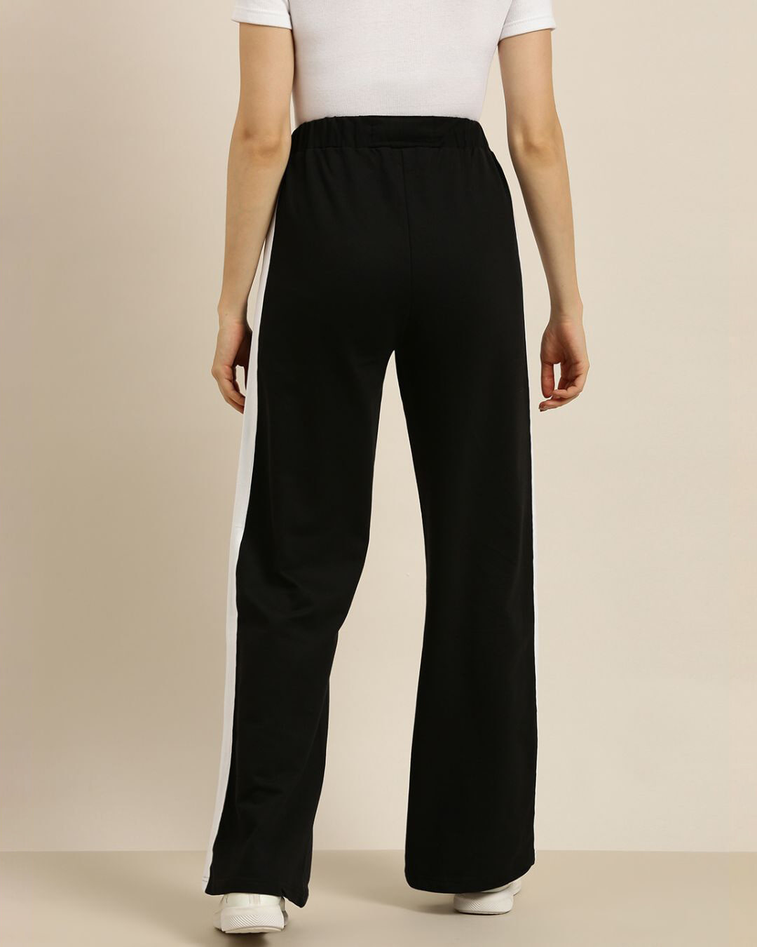 Shop Women's Black Solid Wide Leg Pants-Back