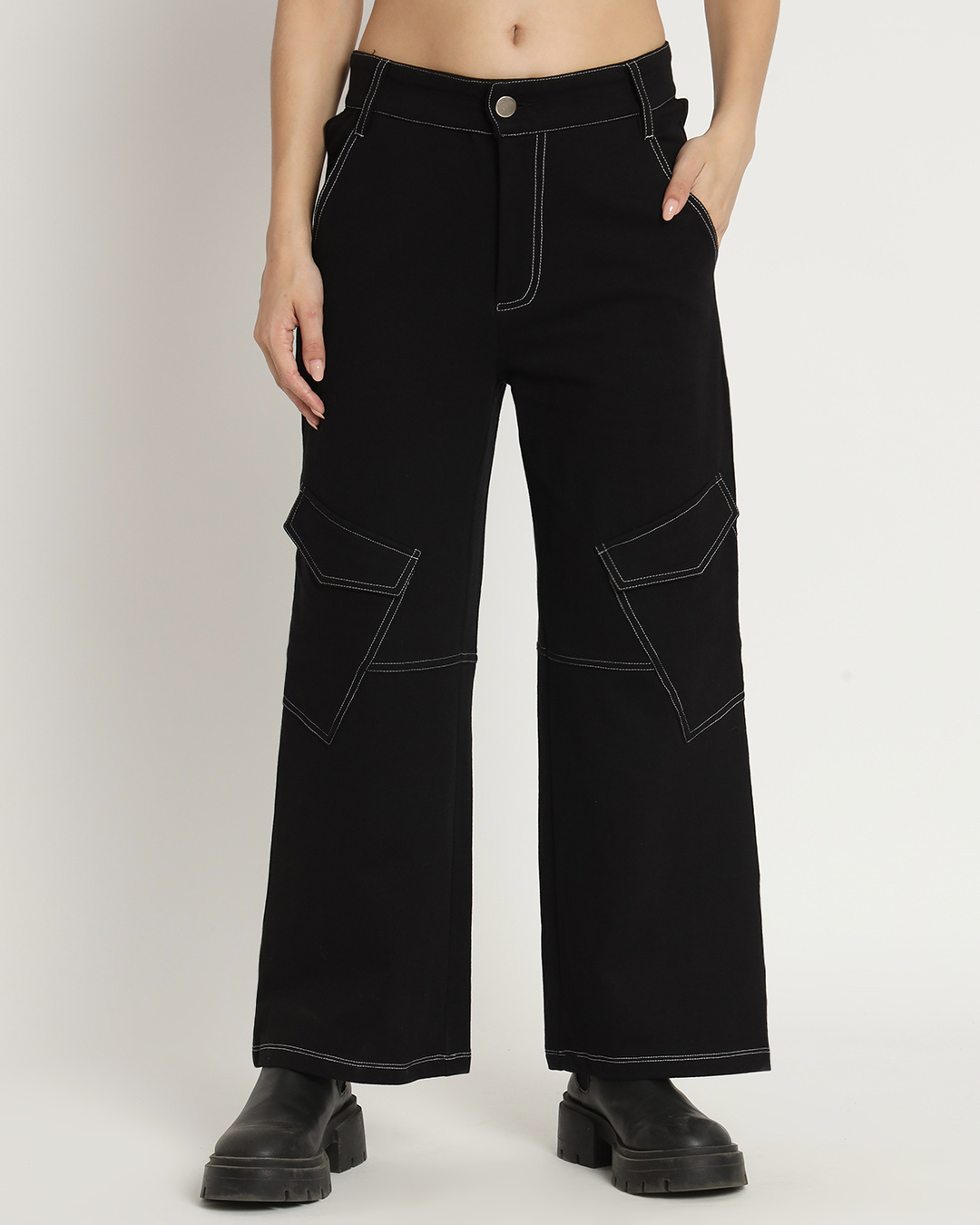 Buy Women's Black Straight Fit Cargo Pants Online at Bewakoof