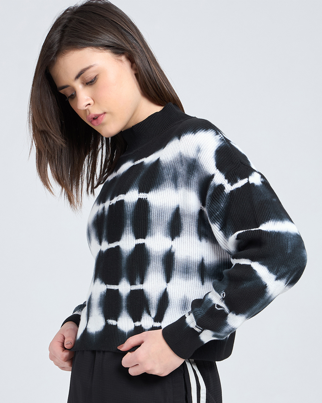 Shop Women's Black & White Tie & Dye Oversized Crop Sweater-Back