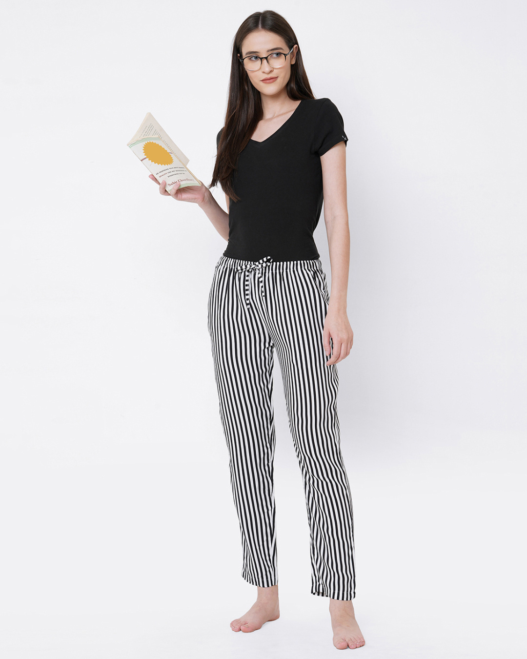 how to wear a striped pant - Αναζήτηση Google | Stripe pants outfit, Black  and white pants, Black and white striped pants