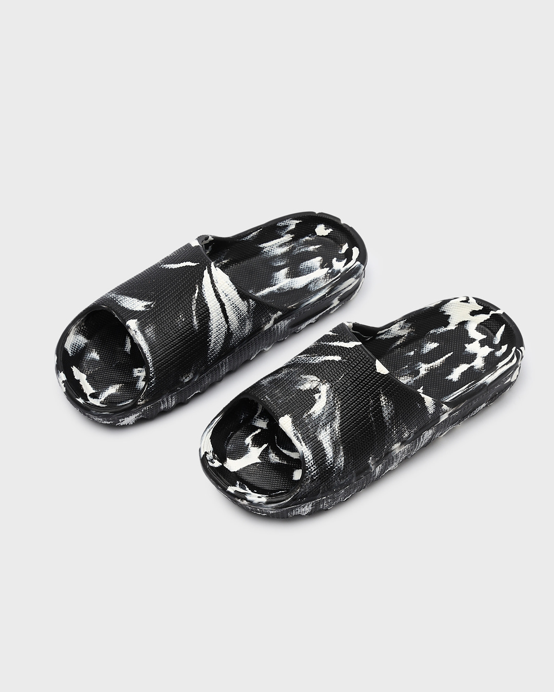 Buy Women S Black White All Over Printed Zig Zag Sliders Online In