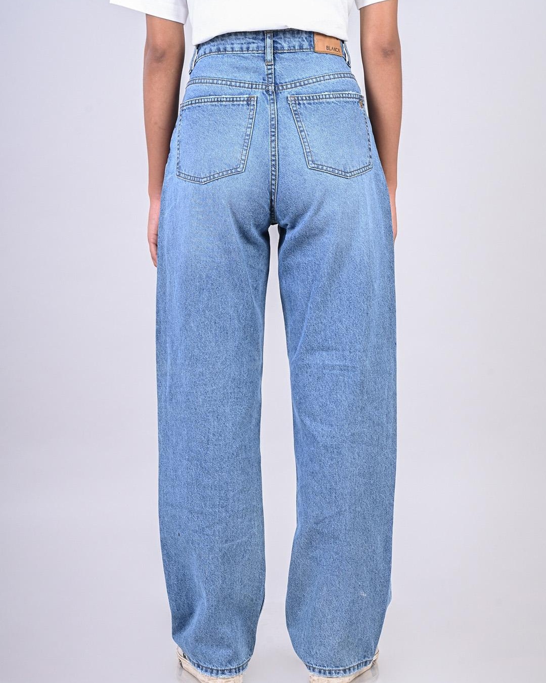 Shop Women's Blue Straight Fit Jeans-Back