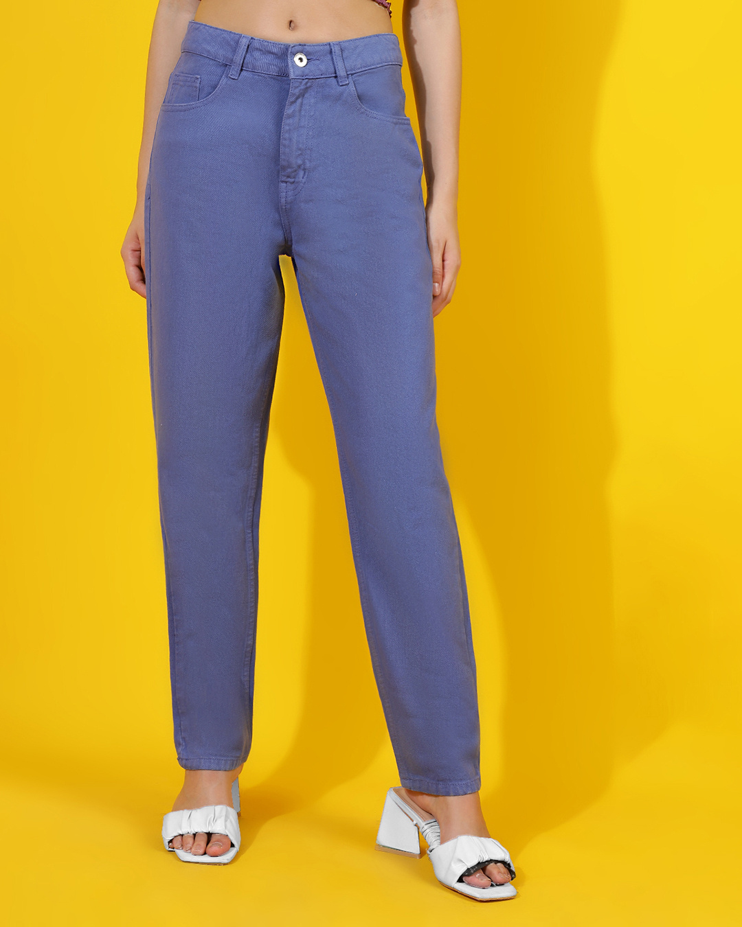 Women's Solid Blue Frayed Hem Straight Fit Jean