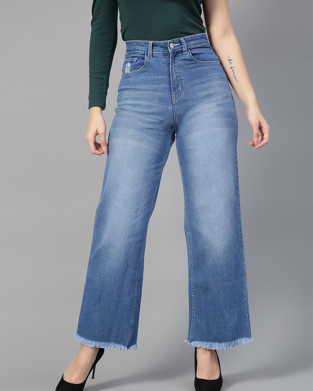 Women's Solid Blue Frayed Hem Straight Fit Jeans