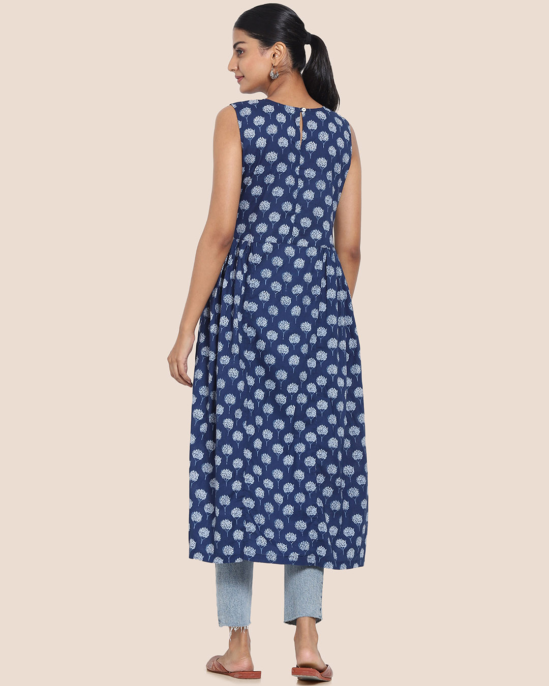 Aggregate 152+ long kurti pakistani style latest - netgroup.edu.vn