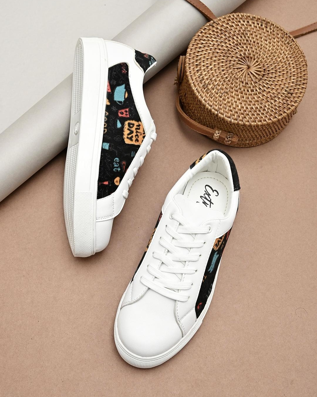 nike black and white casual shoes