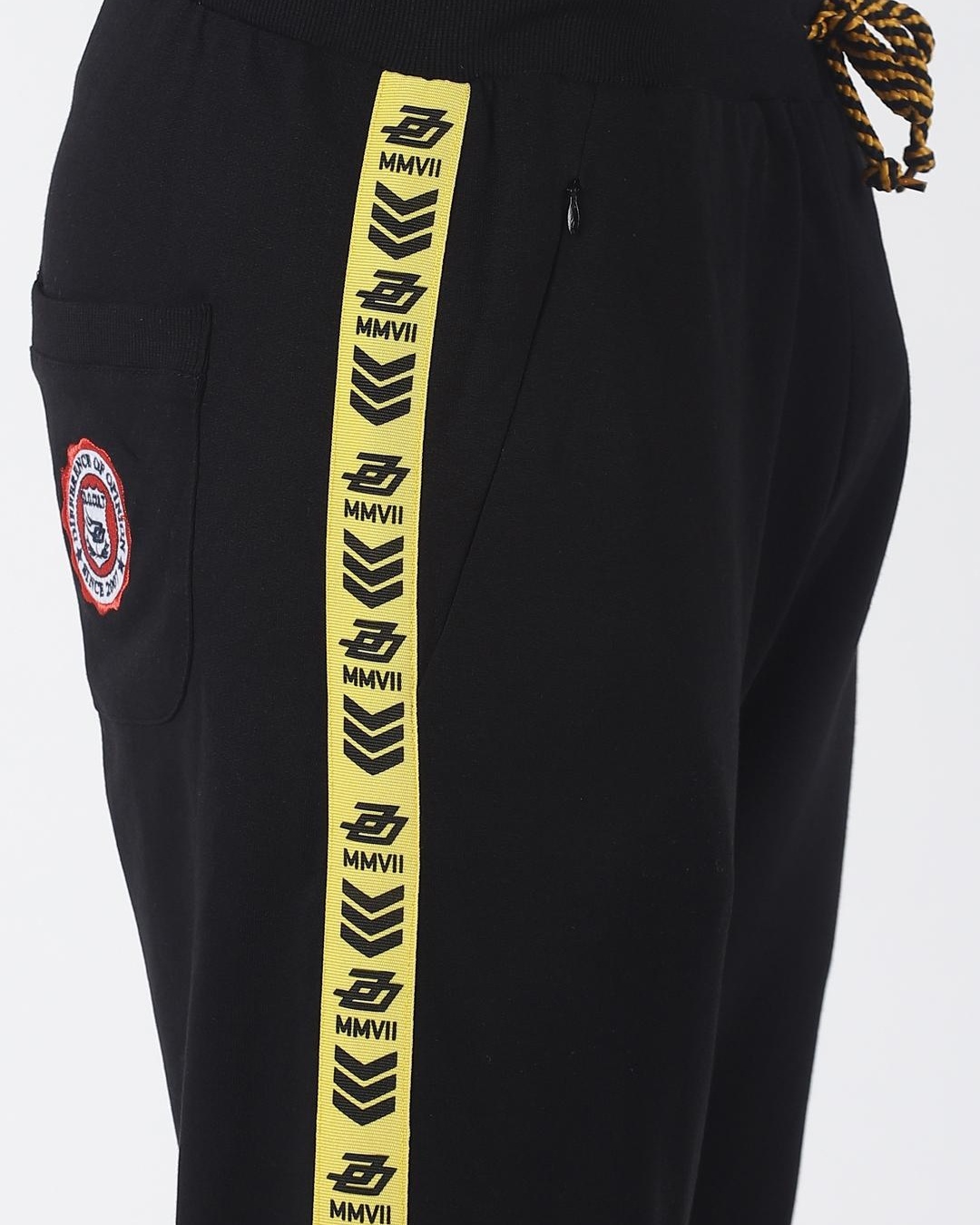 bewakoof joggers