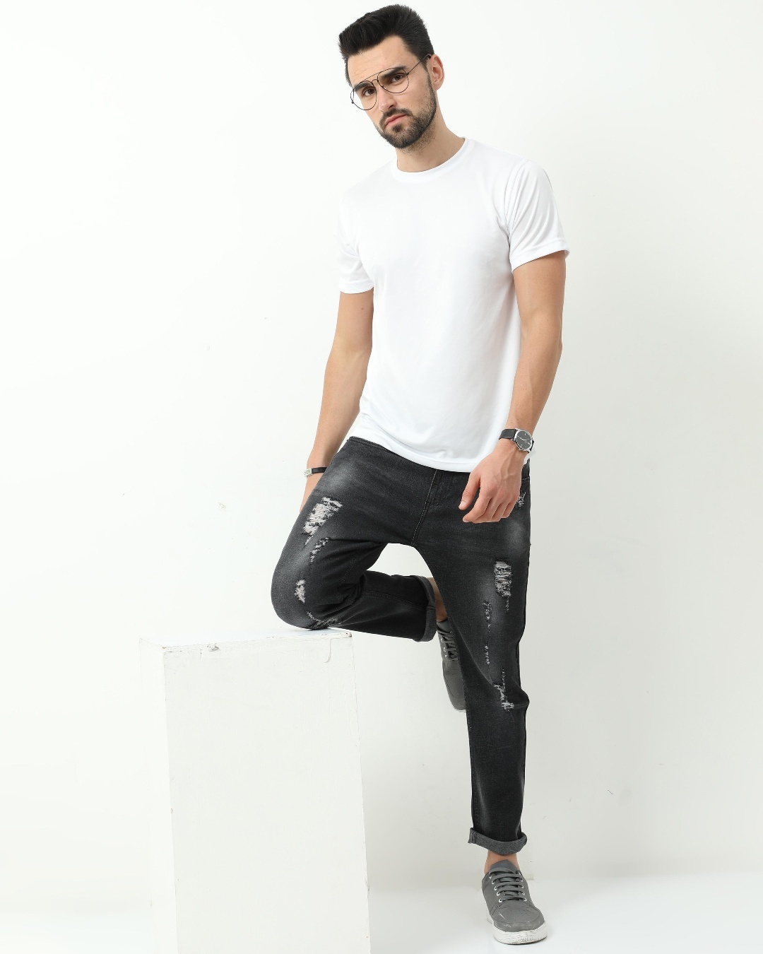 Buy Men's Black Distressed Slim Fit Jeans Online at Bewakoof