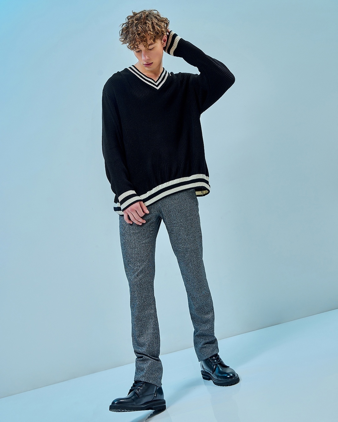 man styled a oversized sweaters with pant and shoe