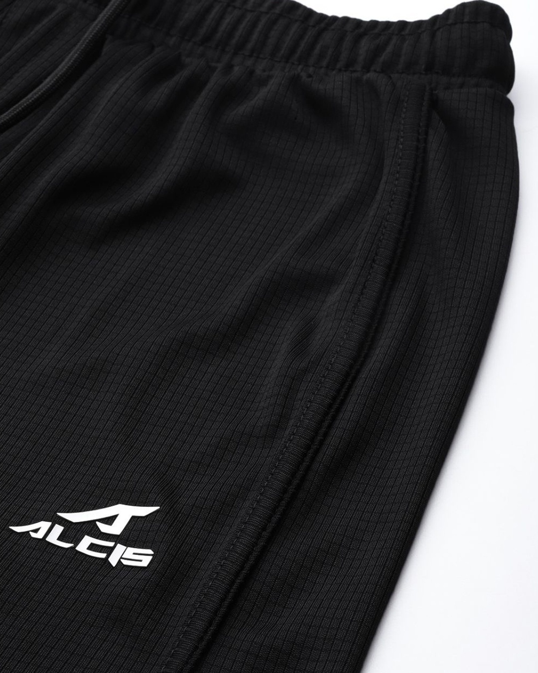Shop Men's Black Solid Slim Fit Regular Training Shorts