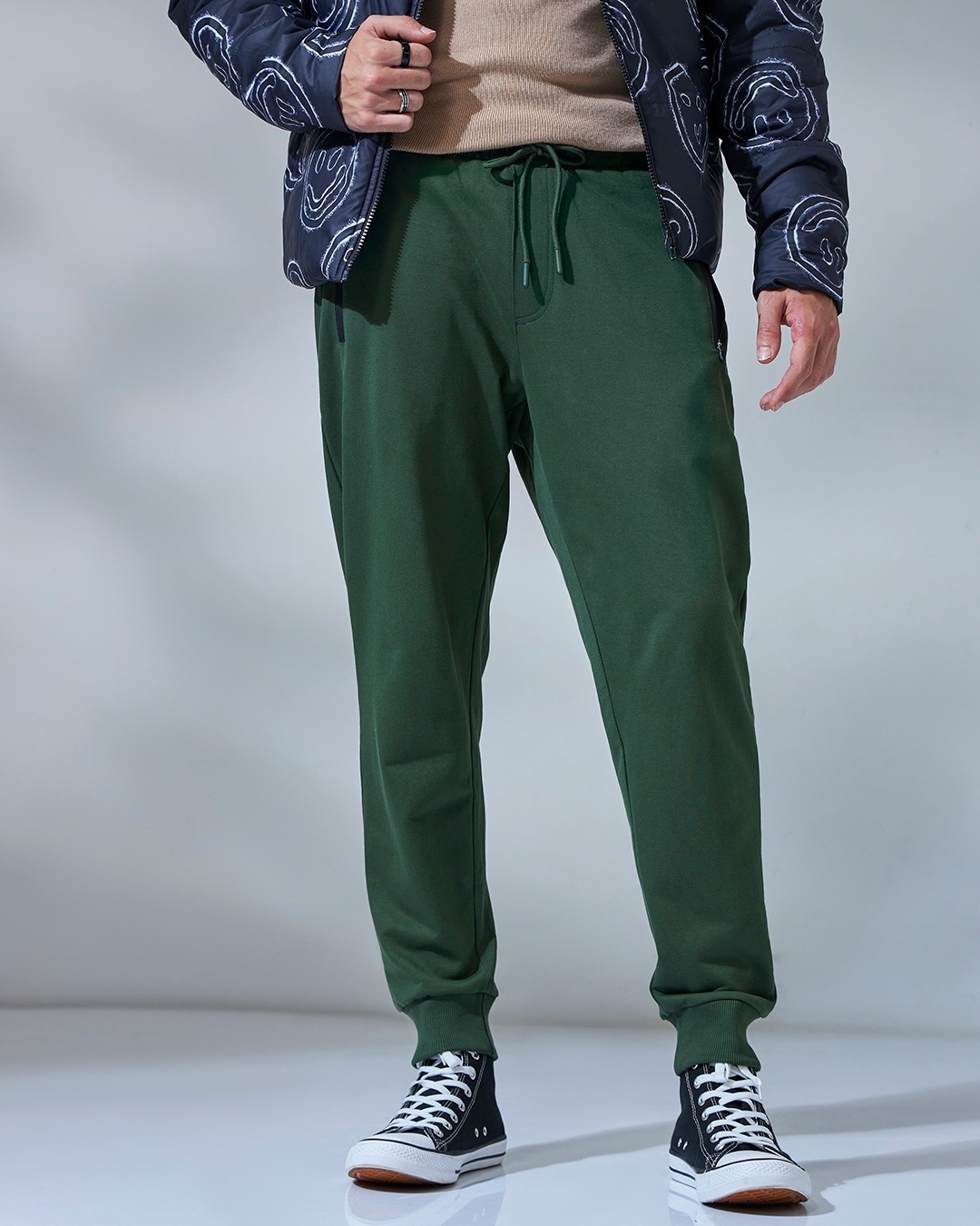 Trendy Green Jogger Pants - Satin Joggers - Comfy Joggers #ad #Jogger,  #Paid, #Green, #Trendy,… | Olive pants outfit, Olive green pants outfit, Green  joggers outfit