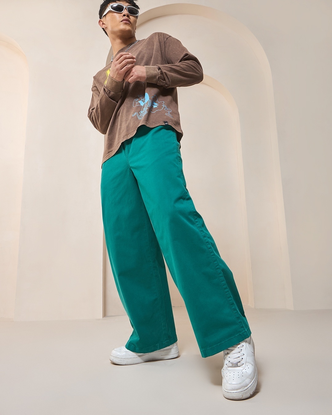 model wearing green pants for Brown T-shirt Combination.